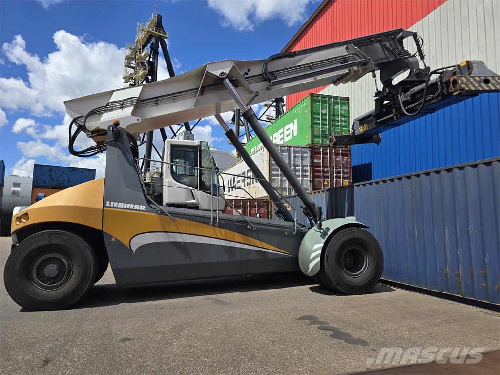 Liebherr LRS545 Reach-Stacker