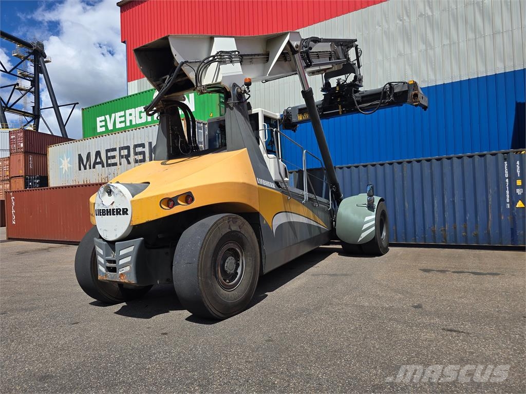 Liebherr LRS545 Reach-Stacker