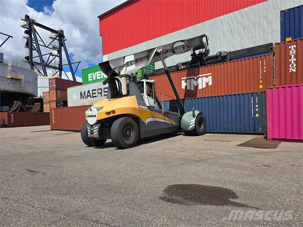 Liebherr LRS545 Reach-Stacker