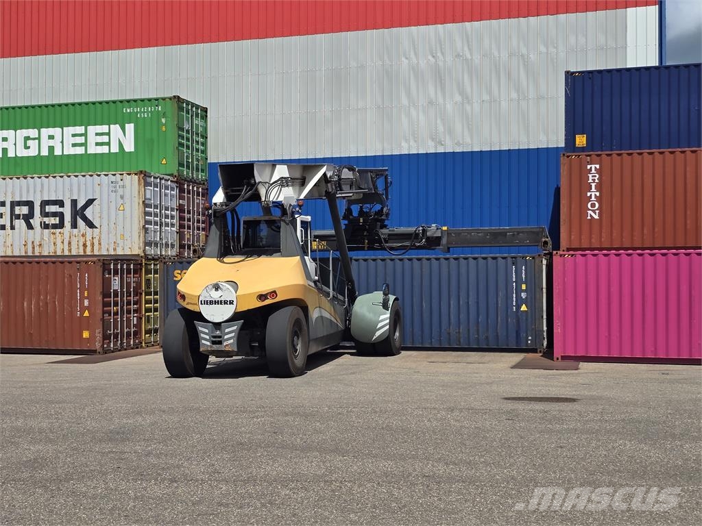 Liebherr LRS545 Reach-Stacker