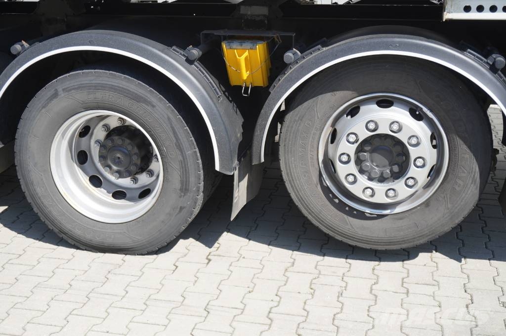 Mercedes-Benz Actros 2540 6×2 / 90 tho. km! / 5-seater cab! Kofferaufbau