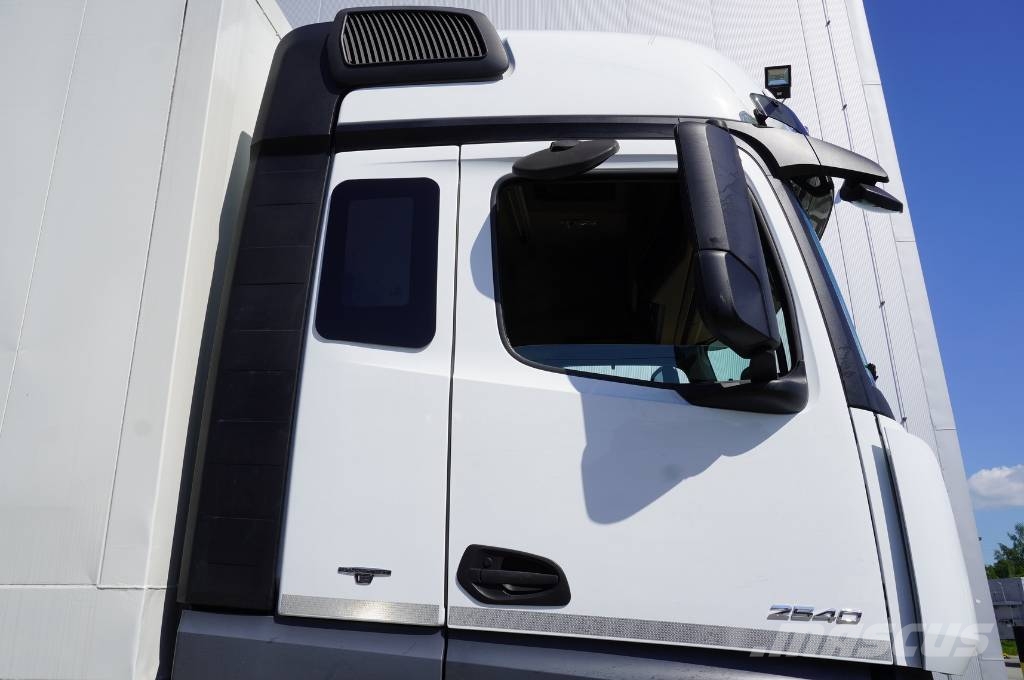 Mercedes-Benz Actros 2540 6×2 / 90 tho. km! / 5-seater cab! Kofferaufbau