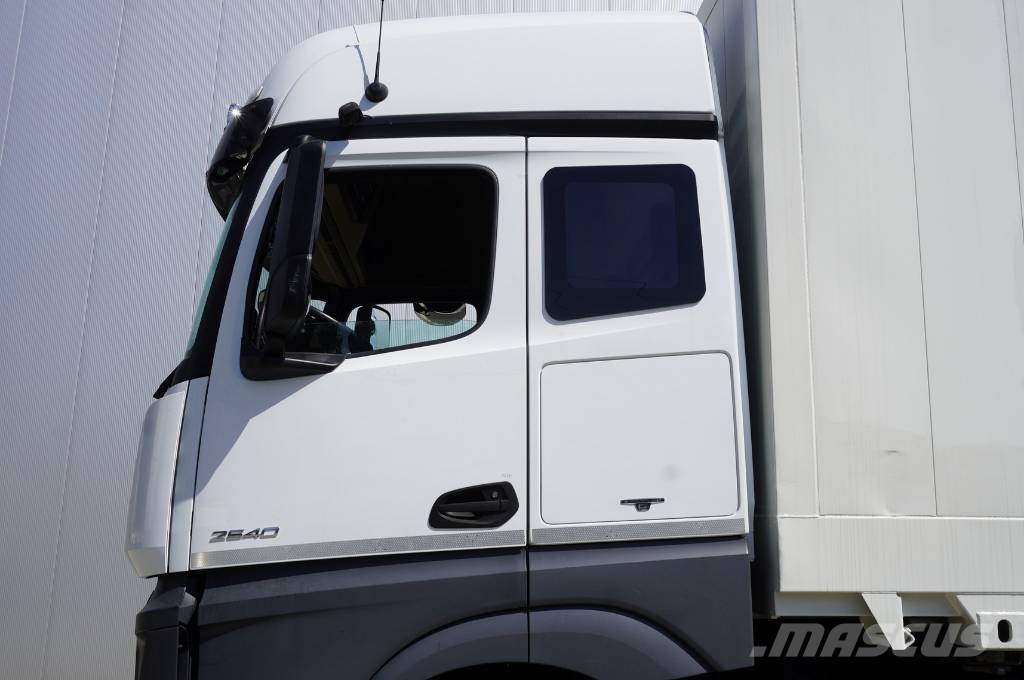 Mercedes-Benz Actros 2540 6×2 / 90 tho. km! / 5-seater cab! Kofferaufbau