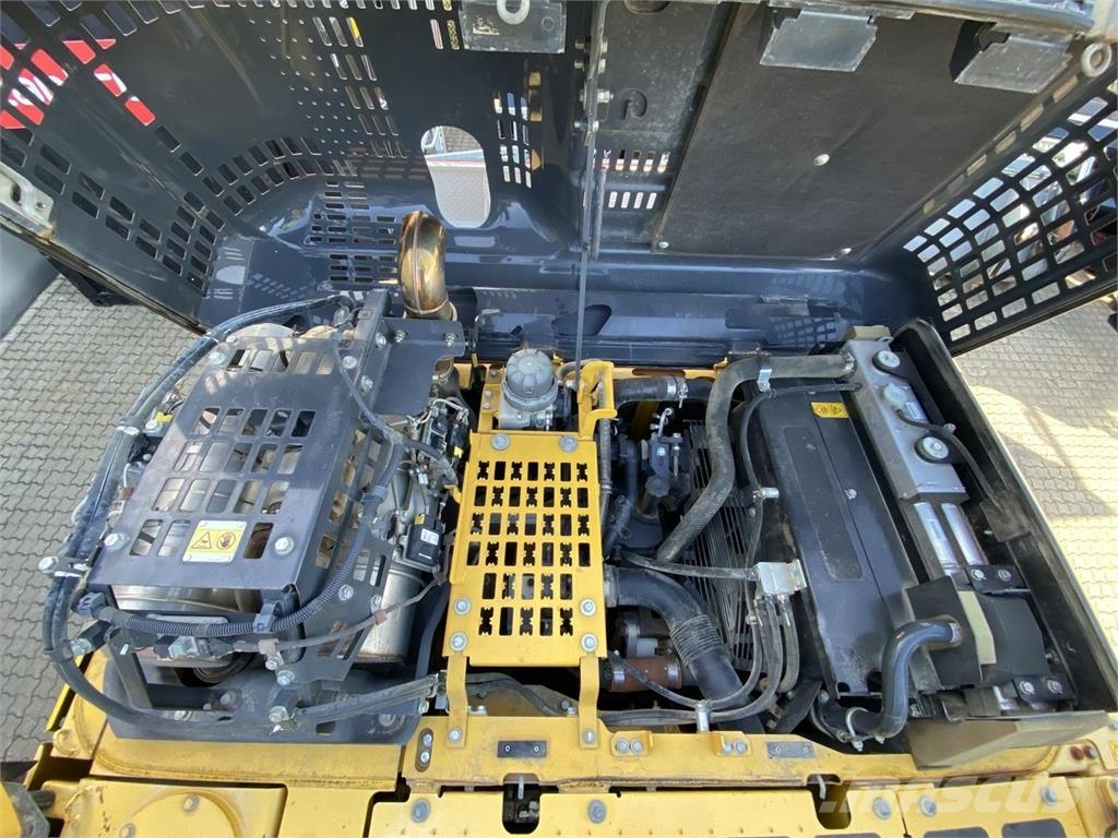 Komatsu PC240LC-11 Raupenbagger