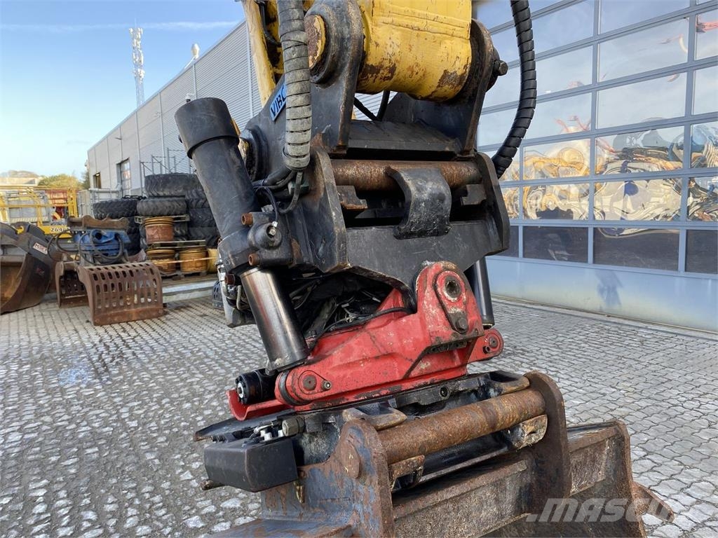Komatsu PC240LC-11 Raupenbagger
