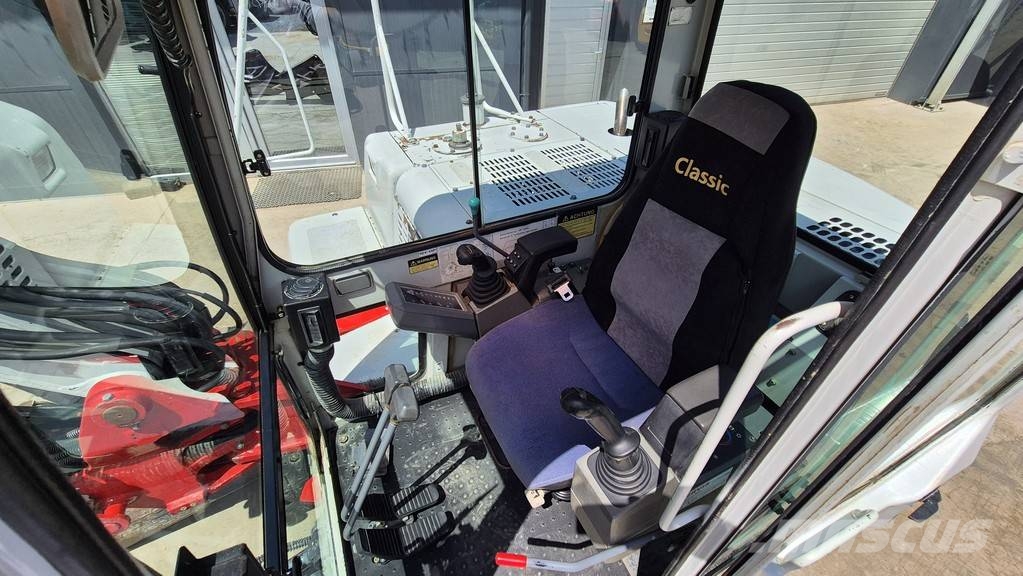 Takeuchi TB175 - 2006 YEAR - 2X BUCKETS - 12090 HOURS Minigraafmachines < 7t