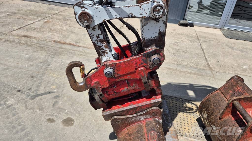 Takeuchi TB175 - 2006 YEAR - 2X BUCKETS - 12090 HOURS Minigraafmachines < 7t