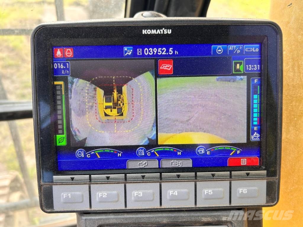 Komatsu PC 228 USLC-11 Гусеничные экскаваторы