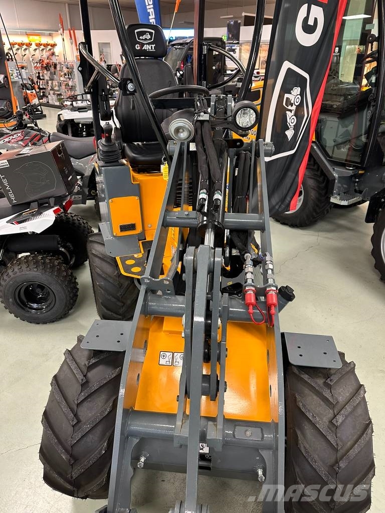 GiANT 1200 スキッドステアローダー