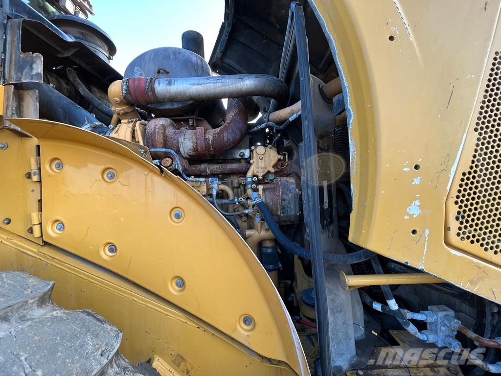 CAT 980H لوادر بعجل