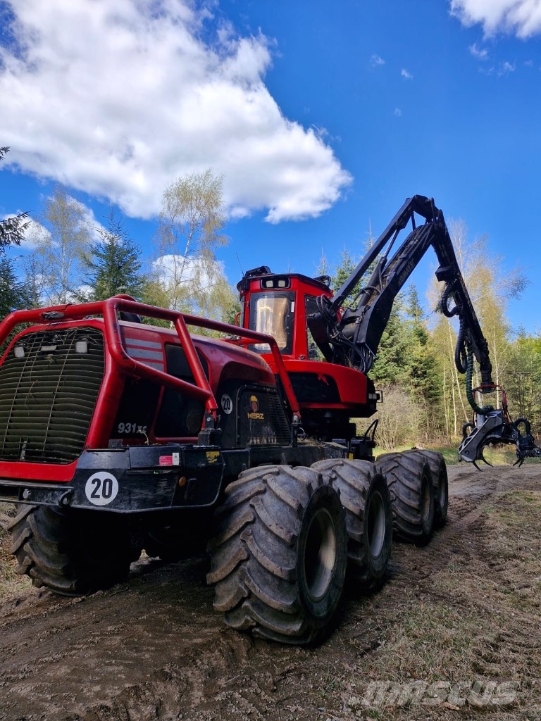 Komatsu 931 XC Harvesterji