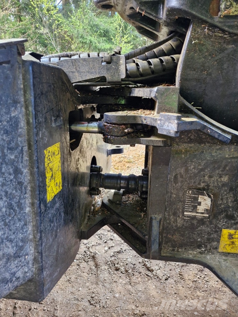 Komatsu 931 XC Harvesterji