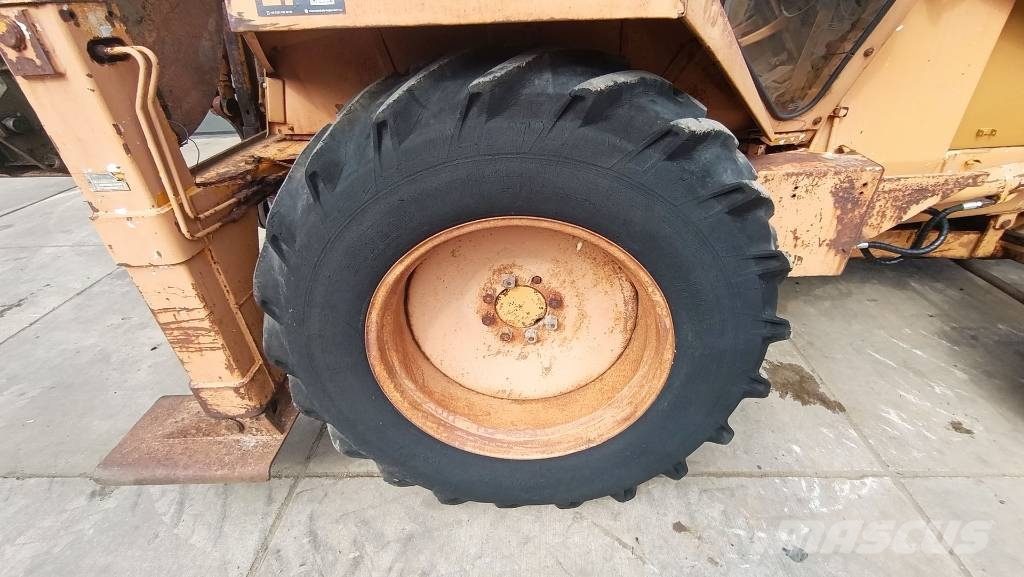 CASE 580 G Teleskoparm, 4x4, 4-in1-Schaufel, 2 Löffel Kaivurikuormaajat