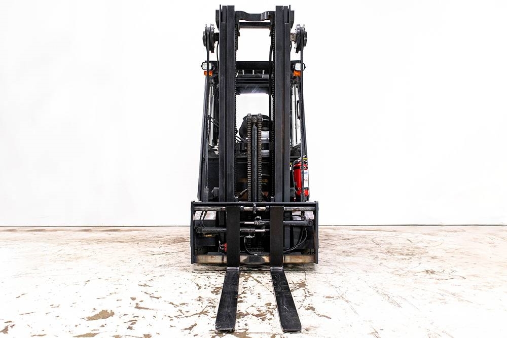 Doosan B25X-7, 2,5-tons el motviktstruck med hytt Sähkötrukit