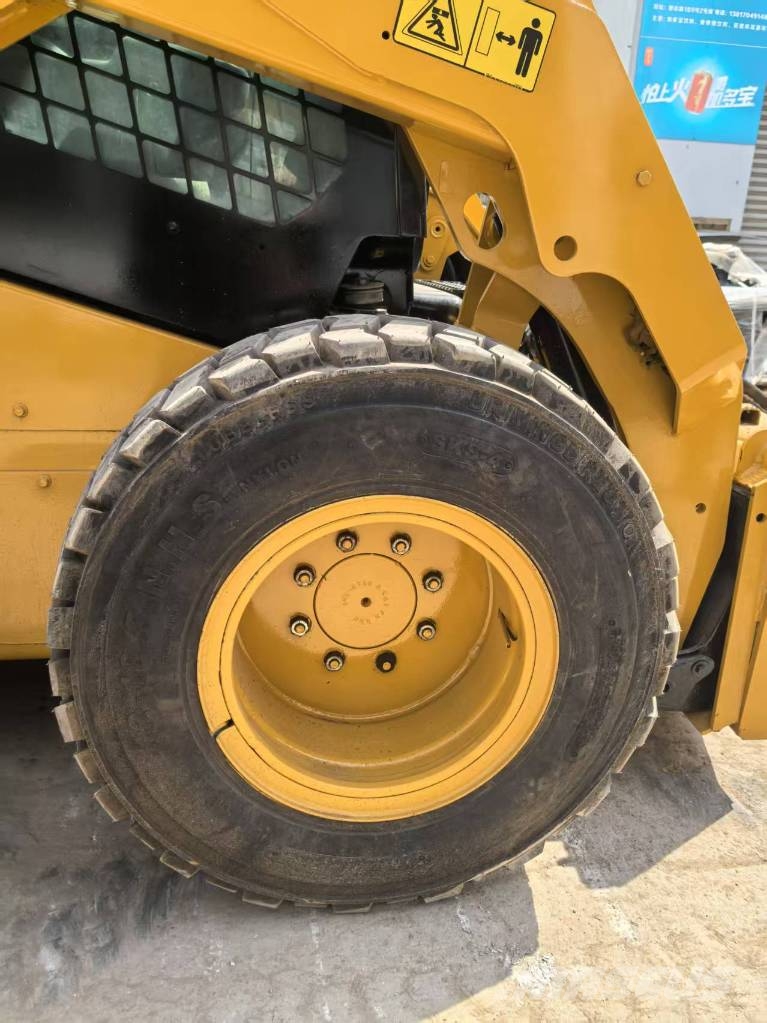 CAT 246 D Φορτωτάκια