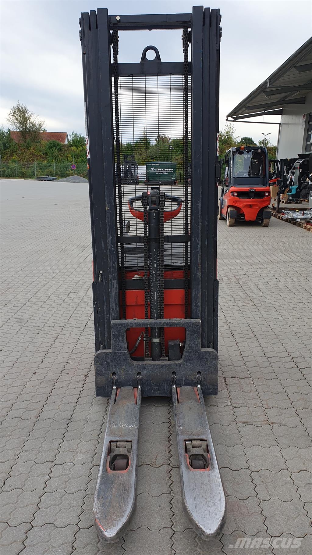Linde L14APi شاحنات مناولة ذاتية الدفع