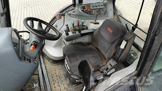 Valtra N113 Hitech5 met voorlader en fronthef 拖拉机/农用车