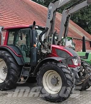 Valtra N113 Hitech5 met voorlader en fronthef 拖拉机/农用车