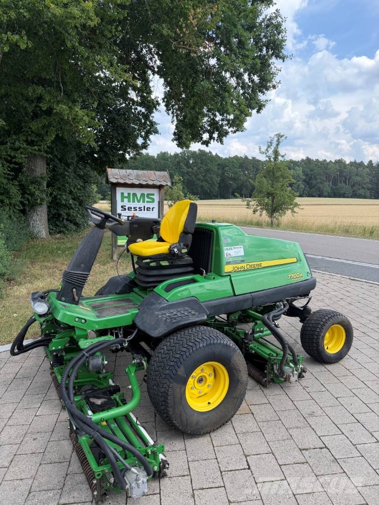 John Deere 7700 A PrecisionCut ماكينات جز العشب