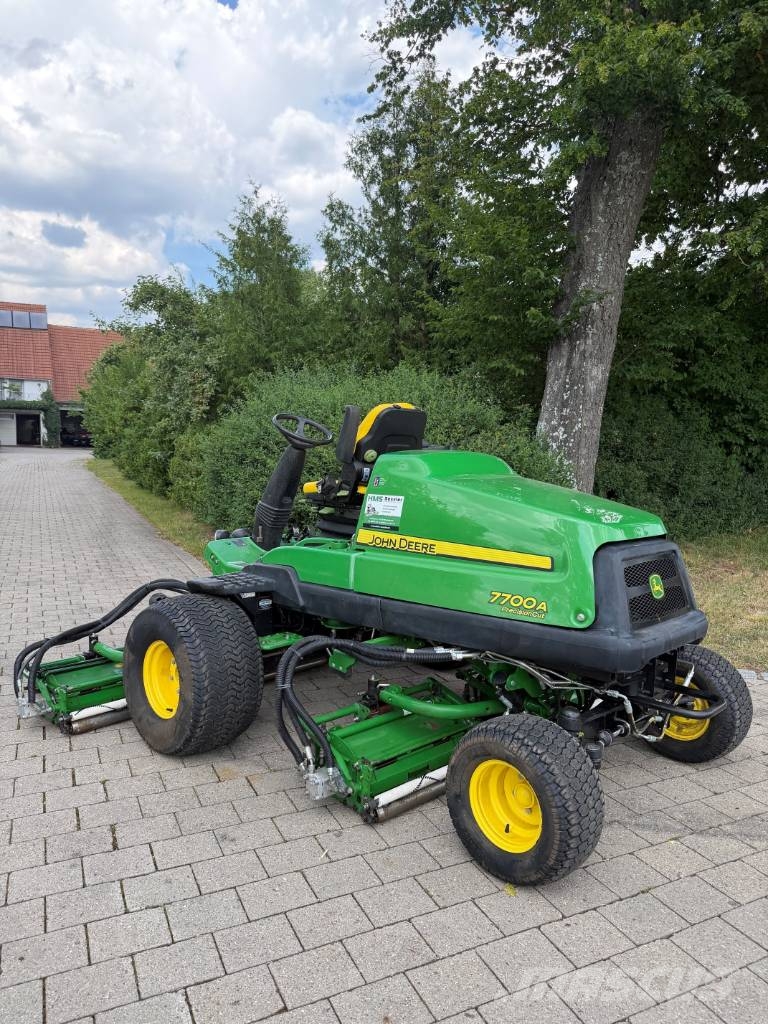 John Deere 7700 A PrecisionCut ماكينات جز العشب