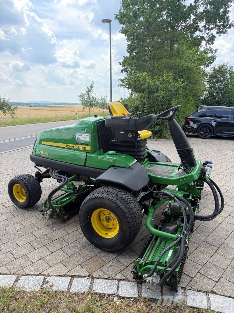 John Deere 7700 A PrecisionCut ماكينات جز العشب