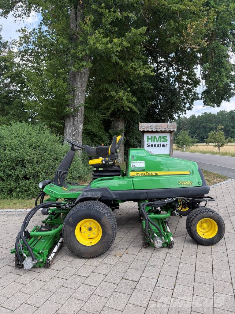 John Deere 7700 A PrecisionCut ماكينات جز العشب