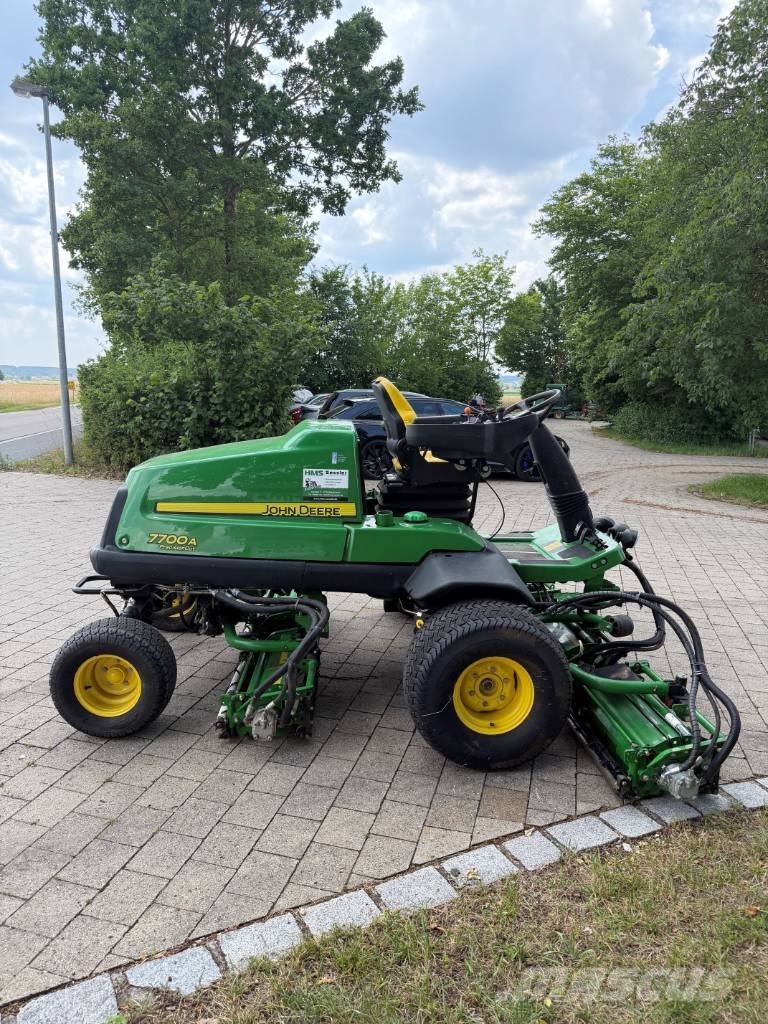 John Deere 7700 A PrecisionCut ماكينات جز العشب