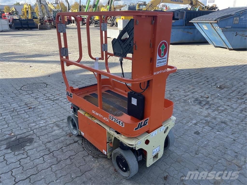 JLG 1230ES Ascensores de personal y montacargas de acceso