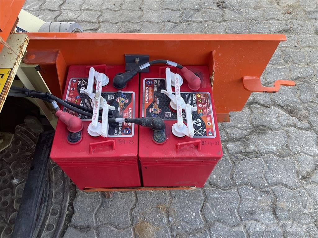 JLG 1230ES Ascensores de personal y montacargas de acceso