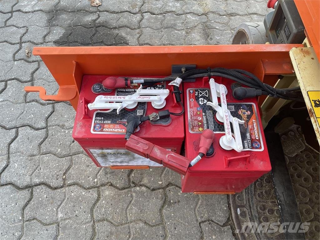 JLG 1230ES Ascensores de personal y montacargas de acceso