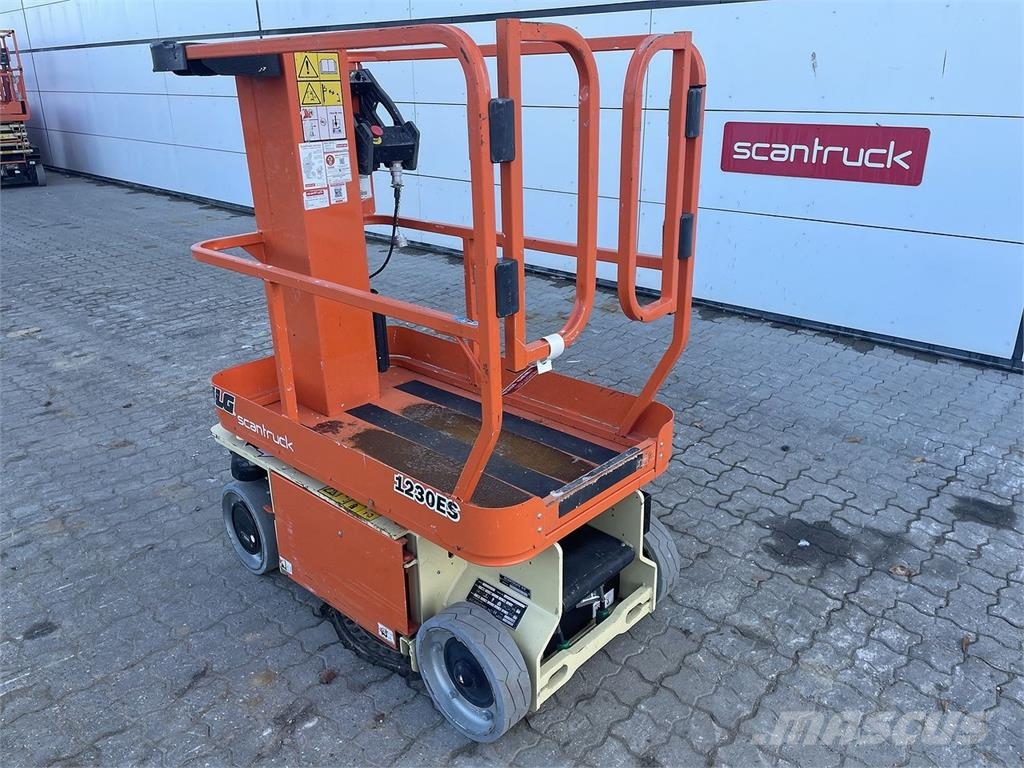 JLG 1230ES Ascensores de personal y montacargas de acceso