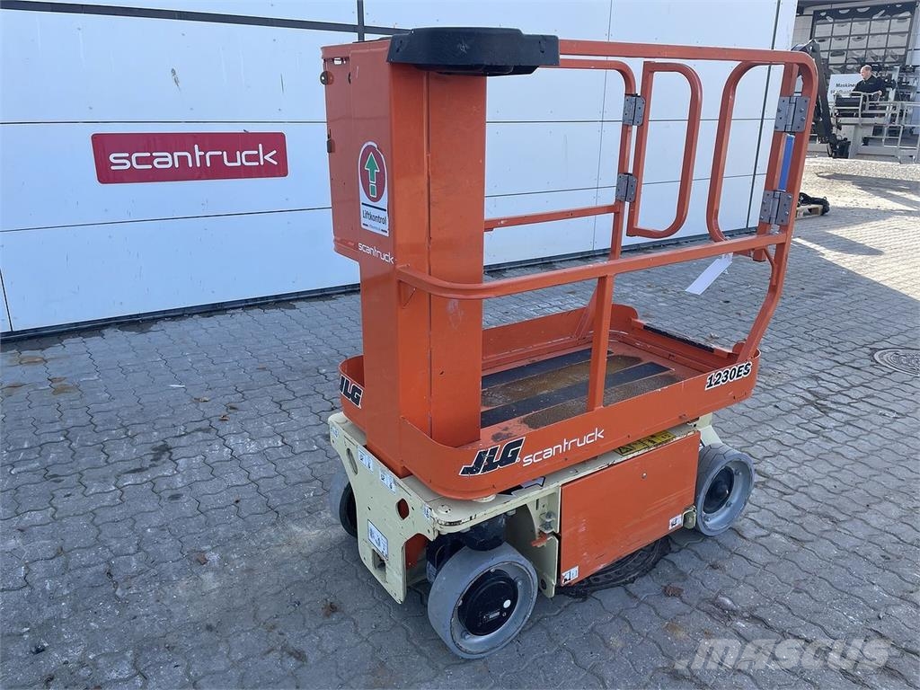 JLG 1230ES Ascensores de personal y montacargas de acceso