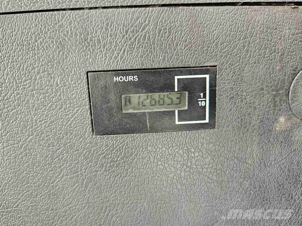 Hyundai HW 145 轮式挖掘机
