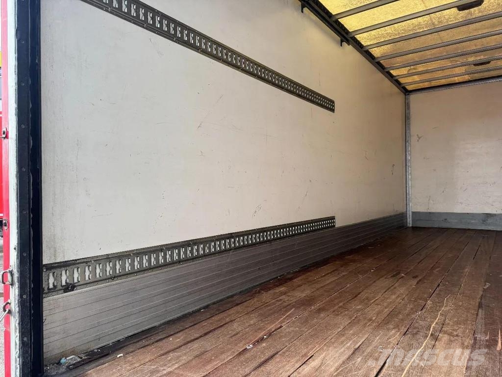 Volvo FL 12.240 4X2 EURO 5 CLOSED BOX TÜV TILL 12-2026 Camiones con caja de remolque