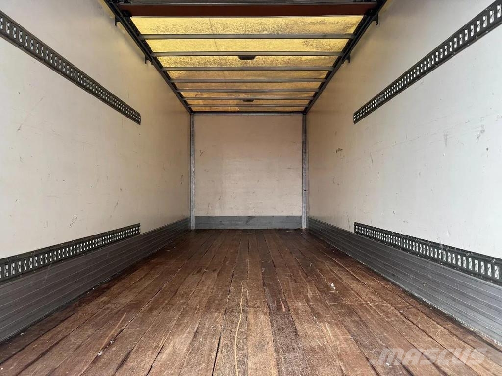 Volvo FL 12.240 4X2 EURO 5 CLOSED BOX TÜV TILL 12-2026 Camiones con caja de remolque