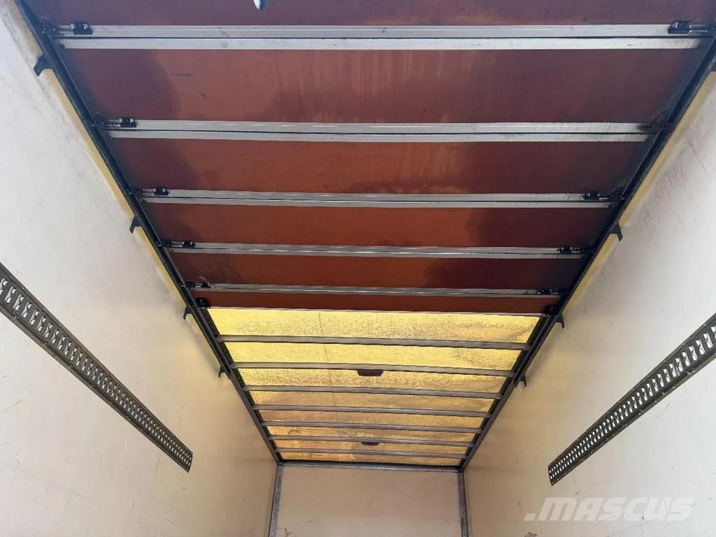Volvo FL 12.240 4X2 EURO 5 CLOSED BOX TÜV TILL 12-2026 Camiones con caja de remolque