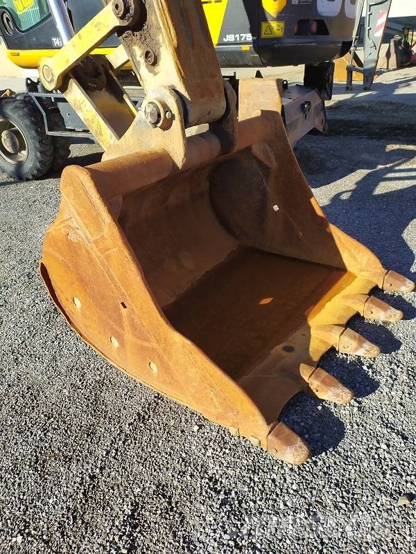 New Holland E 265 C حفارات زحافة