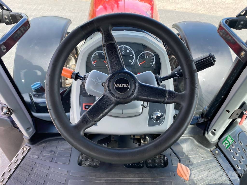 Valtra T 234 Versu Traktory