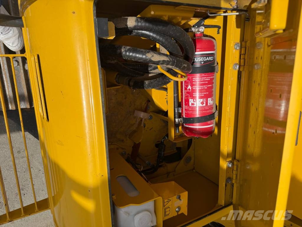 Komatsu PC210LC-11 Εκσκαφείς με ερπύστριες