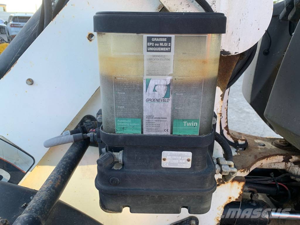 JCB 406 Pale gommate