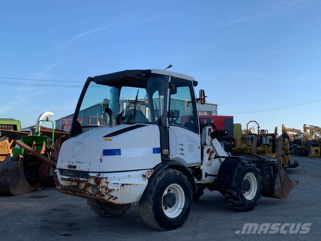JCB 406 Pale gommate