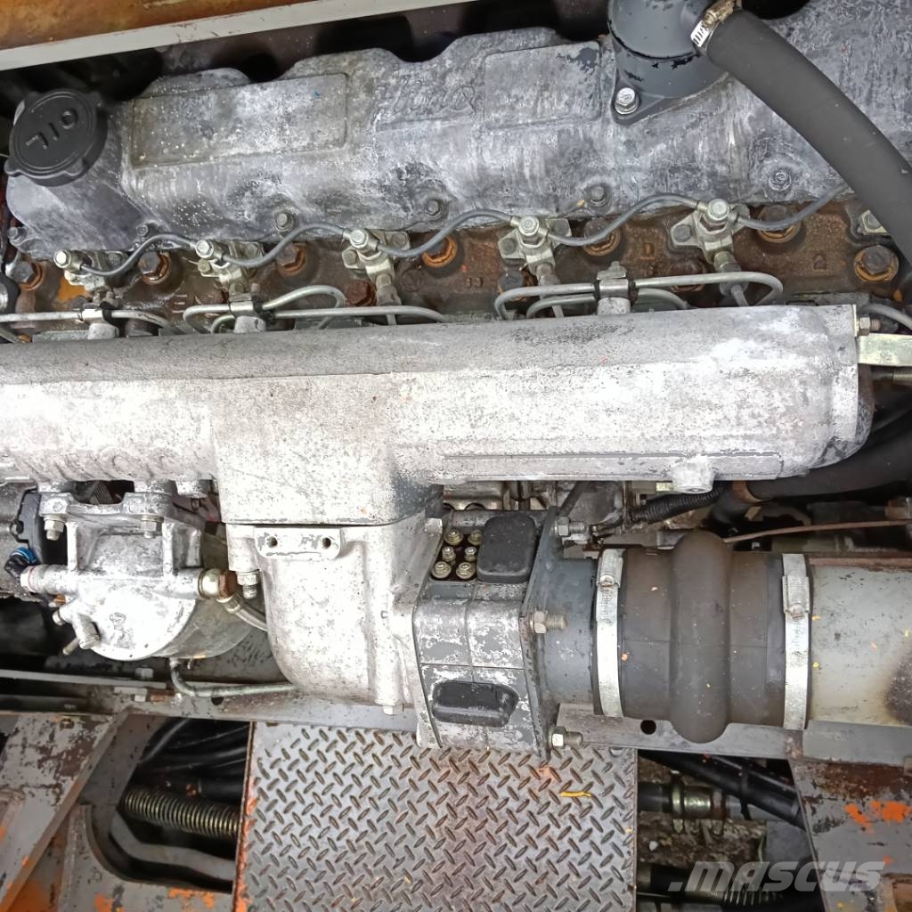 Hitachi KH 180-3 Dvigala na gosenicah