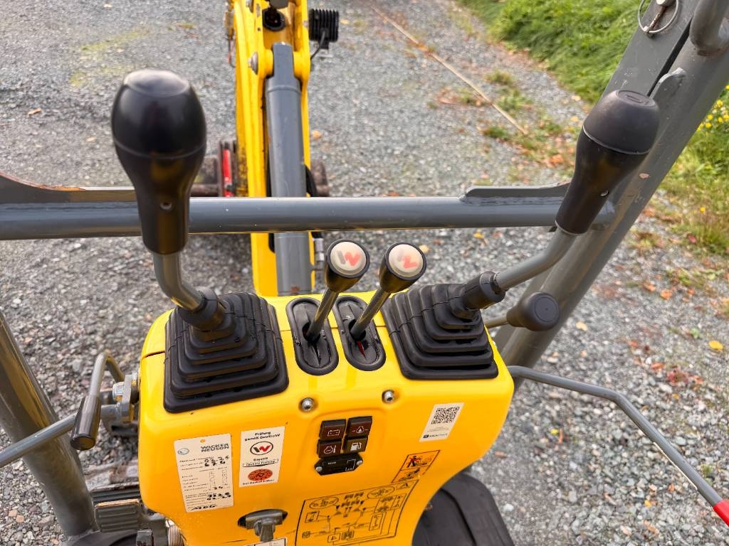 Wacker Neuson 803 Dual Power حفارات زحافة