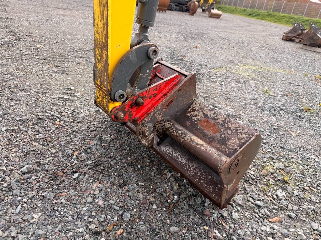 Wacker Neuson 803 Dual Power حفارات زحافة