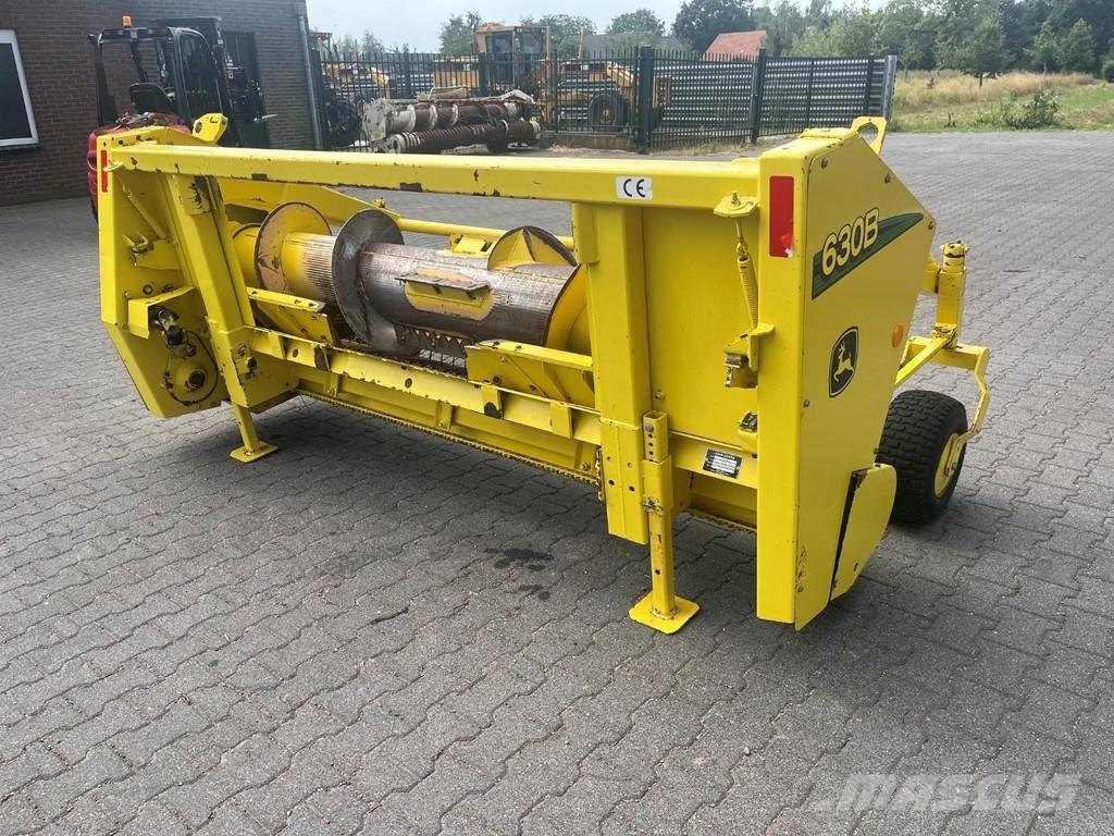 John Deere 630B Szecskázók