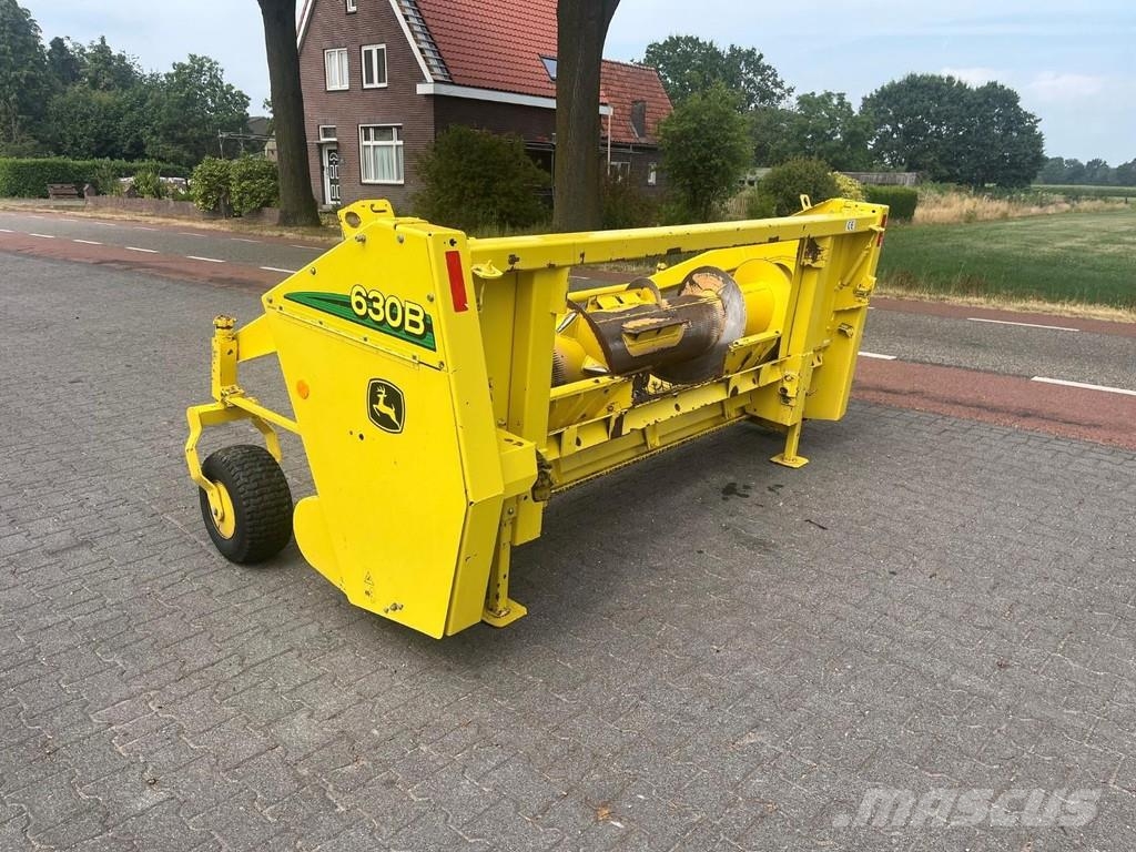 John Deere 630B Szecskázók