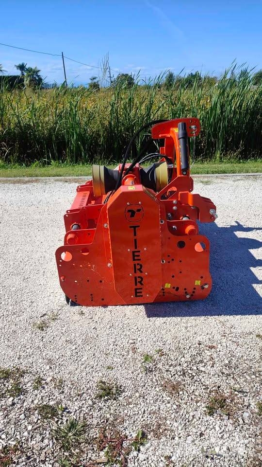 Tierre TIGRA REVERS 220 معدات العناية بالأرض - غير ذلك