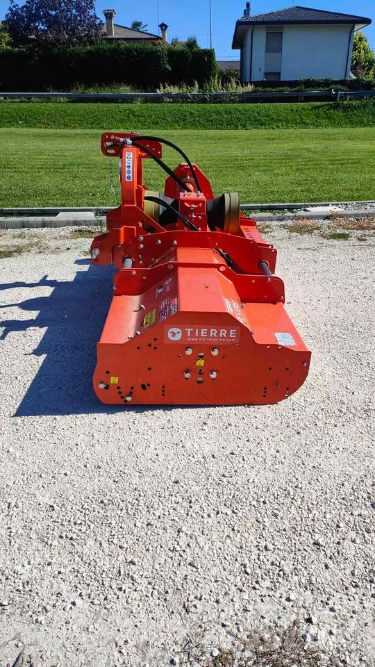 Tierre TIGRA REVERS 220 معدات العناية بالأرض - غير ذلك