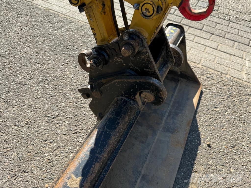 CAT 302NG Мини екскаватори < 7 т