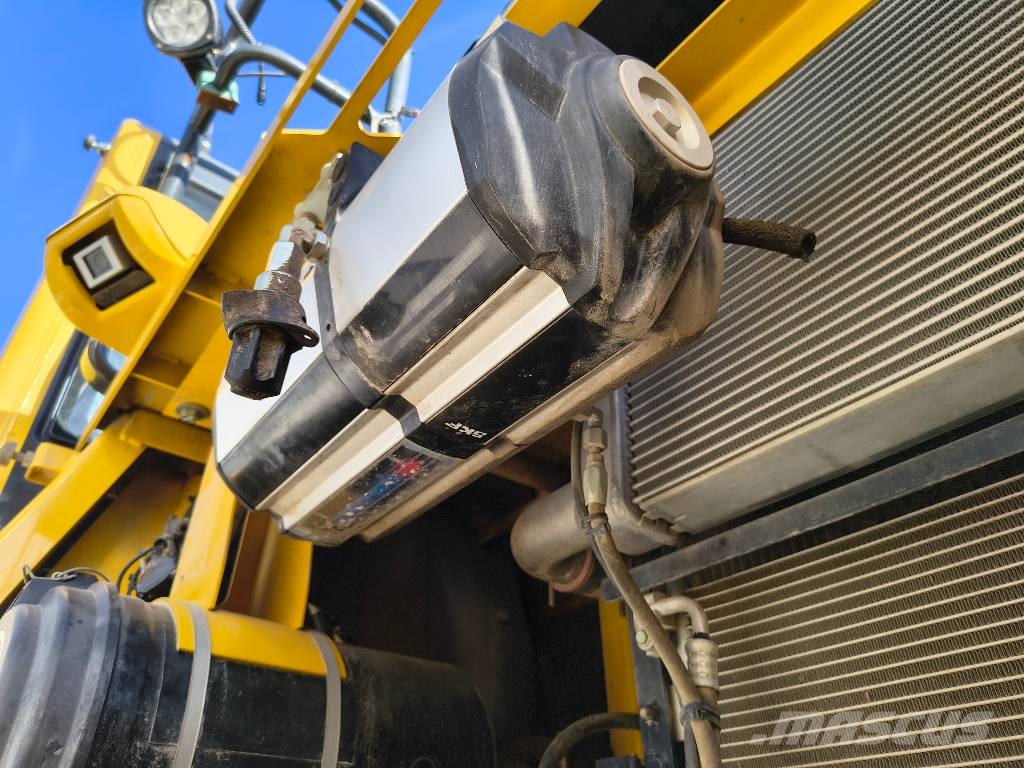 Komatsu PC 170 LC-11 حفارات زحافة